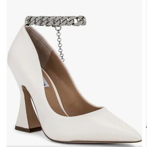 Steve Madden Zippy Pumps Size 6